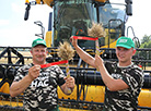 Harvester driver Leonid Paramonov and his assistant Dmitry Skripelev, the first crew to harvest 1,000 tonnes of grain in Vitebsk Oblast