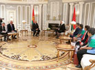 На встречу Александра Лукашенко и Римы аль-Кадери во Дворец Независимости приехали и дети, которые по приглашению Президента отдыхают в Беларуси