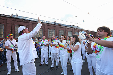 Красочный карнавал завершил фестиваль Vulica Brasil в Минске