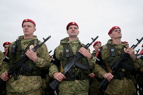 Смотр войск, участвующих в совместном стратегическом белорусско-российском учении 