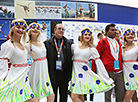 Міністр вышэйшай адукацыі Кубы наведаў экспазіцыю Беларусі на Youth Expo