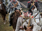 Конный переход кавалеристов вдоль линии бывшего фронта
