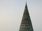 Как менялся новогодний образ главной ёлки на Октябрьской площади: 2006 год