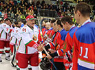Александр Лукашенко с российскими хоккеистами