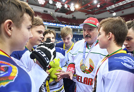 Alexander Lukashenko with Medved team