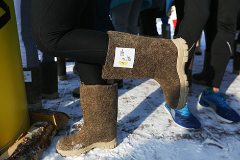 Funny race in felt boots in Minsk 