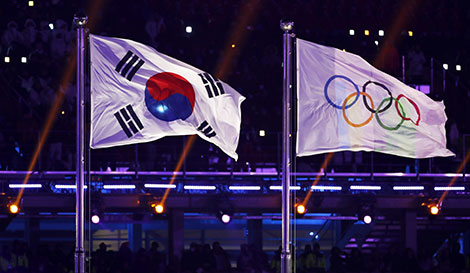 Олимпийский флаг поднят на церемонии открытия Игр-2018