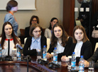 联合国第一副秘书长阿米娜・默罕默德与白俄罗斯青年见面