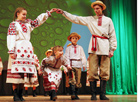 Дефиле в нарядах предков: около 200 народных костюмов представили в Бресте