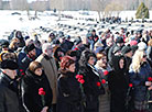 Церемония возложения цветов к Вечному огню в мемориальном комплексе "Хатынь"