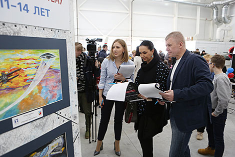 FAI Young Artists Contest 2018: известные космонавты и астронавты встретились с юными художниками в Минске