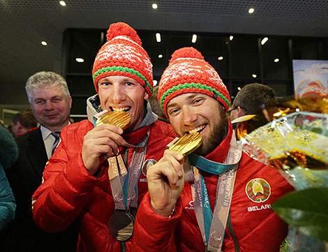 Белорусские паралимпийцы вернулись домой с зимних Игр в Пхёнчхане. Дмитрий Будилович и Юрий Голуб