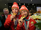 Белорусские паралимпийцы вернулись домой с зимних Игр в Пхёнчхане. Дмитрий Будилович и Юрий Голуб