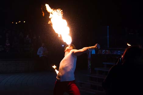 Искрометное шоу: фестиваль огня прошёл в Бресте