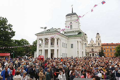 Great British Festival in Minsk: Irish pipers, a parade of elite cars, a fashion show and an open-air concert in the Upper Town