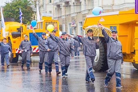 Праздничное шествие в Могилеве