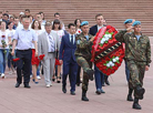Возложение цветов и венков к мемориальному комплексу на площади Победы во время акции "Мы помним и гордимся!"