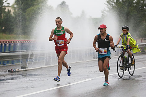Участники марафона Игорь Тетерюков и Александр Кошур