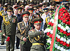 Церемония возложения венков к монументу на площади Победы
