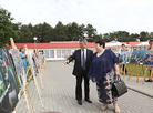 Чрезвычайный и Полномочный Посол Китая в Беларуси Цуй Цимин и директор Национального детского образовательно-оздоровительного центра "Зубренок" Надежда Онуфриева