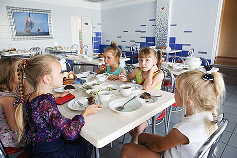 Дети из Алтая на отдыхе в белорусском санатории 