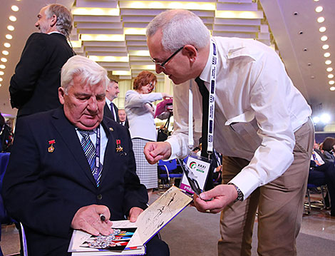 Two-time hero of the Soviet Union Pyotr Klimuk gives autographs