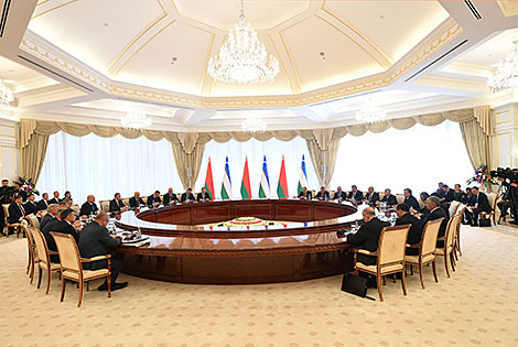 Переговоры с Президентом Узбекистана Шавкатом Мирзиеевым в расширенном составе