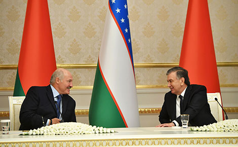 Александр Лукашенко и Шавкат Мирзиеев на встрече с представителями СМИ 