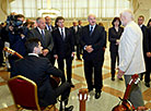 Аляксандр Лукашэнка наведаў выстаўку музычных інструментаў