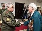 Вручение памятных медалей ветеранам войны в Гомеле