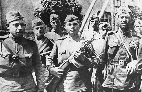 Soldiers and officers of the advance detachment who broke into Bobruisk. With the rifle is a Bobruisk-native A.S. Morduyev, 1944