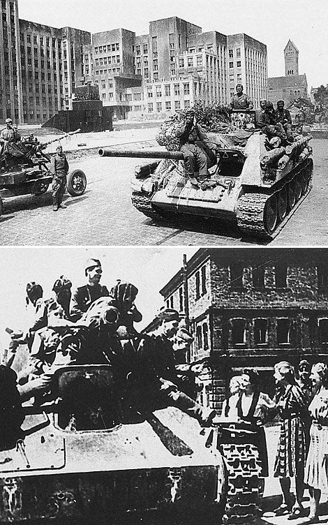 SU-85 tank destroyers in Lenin Square in the liberated Minsk, 1944