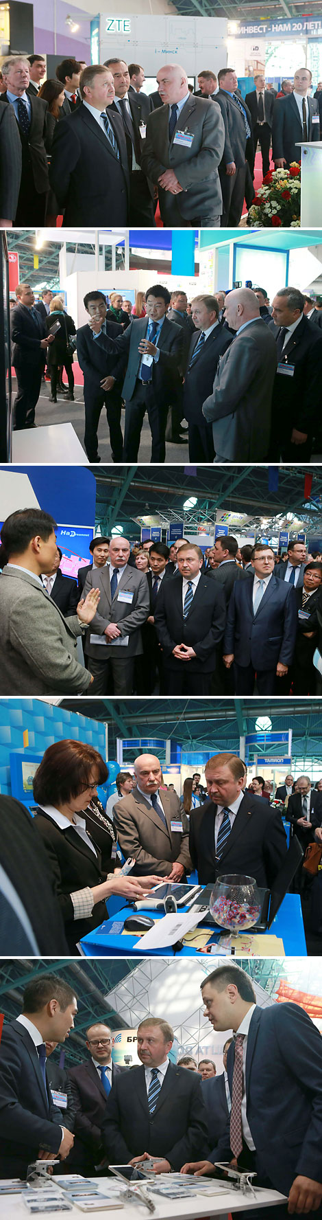  Премьер-министр Беларуси Андрей Кобяков и министр связи и информатизации Беларуси Сергей Попков на выставке 