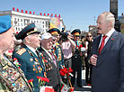 2013 год. Президент Беларуси Александр Лукашенко 9 мая принял участие в торжественных мероприятиях в честь Дня Победы. С участниками шествия