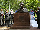 Бюст Махатмы Ганди открыли во внутреннем дворике Белорусского государственного университета. Участие в торжественной церемонии принял Президент Индии Пранаб Мукерджи.