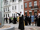Патриарх Кирилл освятил скульптуру "Обретение иконы Божией Матери" в Минске 
