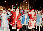 Праздничное шествие Дедов Морозов и Снегурочек в Витебске