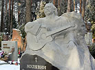 Памятник Владимиру Мулявину на Московском кладбище в Минске