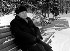 Народный писатель Иван Шамякин на прогулке