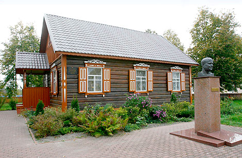 Дом-музей Ивана Мележа в агрогородке Глинище (Хойникский район)