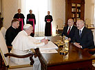 Александр Лукашенко и Папа Римский Франциск обсудили развитие отношений Беларуси с Римско-католической церковью