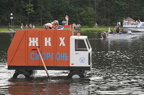 Соревнования на самодельных суднах на Августовском канале
