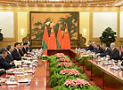 Лукашенко поблагодарил Си Цзиньпина за значительный личный вклад в развитие белорусско-китайских отношений