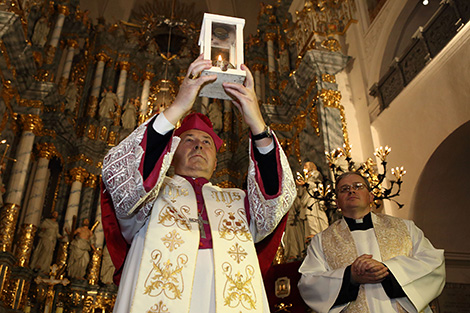 Grodno Welcomes Peace Light of Bethlehem