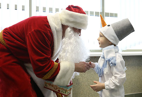 Belarusian transplant surgeons wish Happy New Year to little patients and their parents