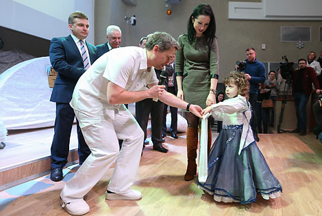 Belarusian transplant surgeons wish Happy New Year to little patients and their parents