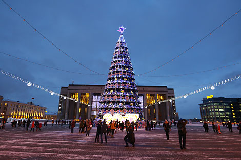 Belarus’ main Christmas tree: Fun in the snow 