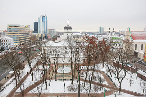 Зимний Минск: площадь Свободы и городская Ратуша