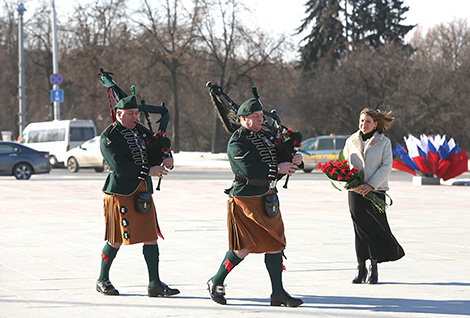 British pipers perform in Victory Square in Minsk