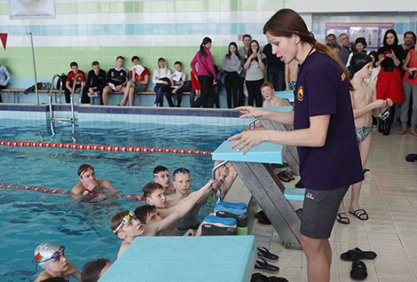 Александра Герасименя провела мастер-класс для юных могилевских пловцов